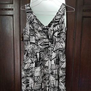 Sleeveless B&W print dress - size 6 petite